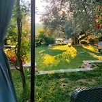 Lory Bed & Breakfast Elice